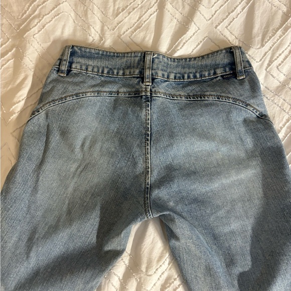 Super low rise, light wash bootcut jeans - Picture 4 of 6